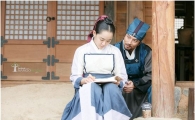 '불의 여신 정이' 문근영, 박건형 장난에도 묵묵히 대본 공부