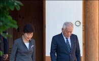 [포토]3자회담 마친 박근혜 대통령, 김한길 민주당 대표
