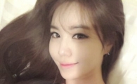 강예빈 침대 셀카…'터질듯한 가슴 볼륨' 탄성