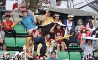 [포토] 돗자리 우산삼아