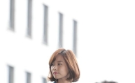[포토]조윤희 등장에 취재진도 벌떡!
