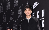 [포토]김지석 '어색한 인사'