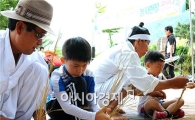 순천정원박람회장, 초가지붕 이엉이기 체험행사 운영