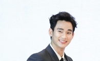 [포토]김수현, 마세라티도 반한 '러블리 미소'