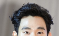 [포토]김수현, 여배우 위협하는 '매끈한 꿀피부'