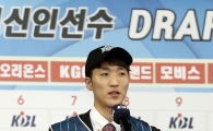 [포토] KCC에 지명된 김민구 '제2의 허재 말고 제1의 김민구가 되겠습니다'