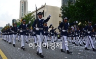 [포토]늠름한 발걸음 