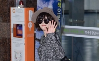 [포토]고아라, 얼굴이 한 손에 다 가려지네~