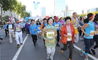 신연희 강남구청장, 국제평화마라톤대회서 5km 달려 