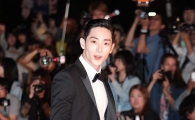 [포토]이수혁 '반갑네요'