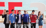 [포토]포즈 취하는 '롤러코스터' 주역들