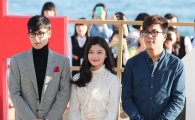 [포토]포즈 취하는 '동창생' 주역들