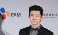 [포토]택연, 말이 필요없는 '최강 비주얼'