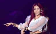 [포토]티아라 큐리, 찌르고 찔러!