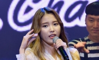 [포토]아이유 '야릇한 손짓'