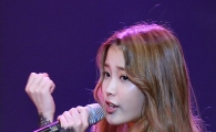 [포토]아이유, 블랙시스루 의상 입고~