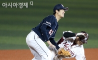 [포토] 김재호 '도루는 허용할 수 없어'