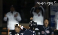 [포토] 동점 홈인 이원석 '야구는 9회부터!'