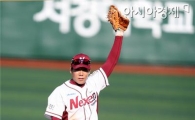 [포토] 강정호 '수빈아, 욕심 부리다 큰 코 다친다'