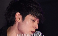 [포토]정준영, 설레이는 데뷔 쇼케이스