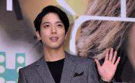 [포토]정용화 '女心 흔드는 인사'