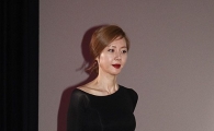 [포토]염정아, 각선미 돋보이는 '옆트임 원피스'