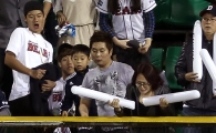 [포토] 송지만 '두산팬 울리는 살신성인 정신'