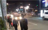 서울밤 헤매는 '택시 난민들'…"뭐가 달라진거죠?"