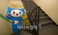 [포토]'인형은 웃고 있지만, 속에서는…'