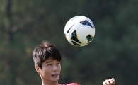 [포토] 기성용 '공을 끝까지 봐야 해'