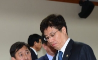 [포토]오전 감사 끝낸 이영찬 차관, 씁쓸한 표정만 