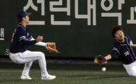 [포토] 파울타구 놓치는 오재일 '어이쿠'