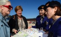 [포토]친철한 관광경찰, 행복한 한국관광 