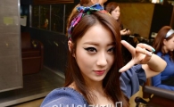 [포토]셀카찍는 나인뮤지스 경리, 오늘은 내가 사진기자!(스타24시)