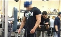 불균형 보디빌더…"다리가 불쌍해"