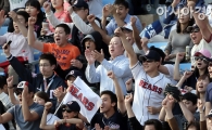 [포토] 두산 박용만 회장 '코리안 시리즈 갑시다!'