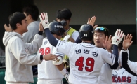 [포토] 홈인하는 민병헌 '귀중한 1점!'