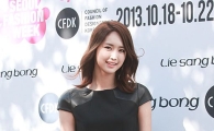 [포토]정주연 '이상봉 선생님 쇼 왔어요'