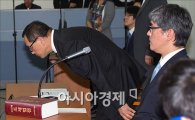 [포토]증인으로 출석하는 전재국·김선용