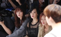 [포토]강지영-빅토리아, 걸 그룹 시선 뺏은 모델은?
