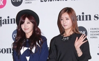 [포토]정은지-윤보미, '패션위크 왔어요'