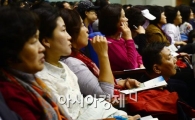 [포토]청약 대상자 설명에 집중 