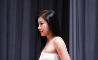 [포토]하지원, 치맛자락 사이로 보이는 '매끈한 각선미'