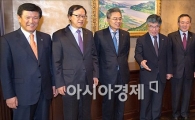 [포토]시중 은행장 만나는 김중수 총재