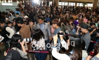 [포토]공항 마비시킨 EXO의 인기!