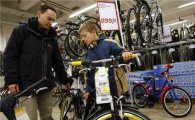 유럽 자전거 판매 자동차 추월…車 입지 더 좁힌다