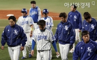 [포토] 뼈 아픈 2연패 삼성 '고개를 들 수가 없네' 