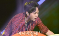 [포토]용준형 '풍선이 엄청 크네!'