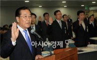 [포토]국정감사 선서하는 박준영 전남지사