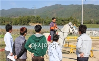 구례경찰‘학교폭력 꼼짝馬’ 힐링 승마캠프 운영